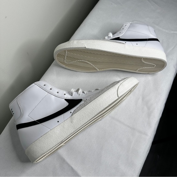 Nike - Men’s Blazer Mid '77 Shoes Sneakers - White and Black Hightops - Size 12 - Picture 5 of 10